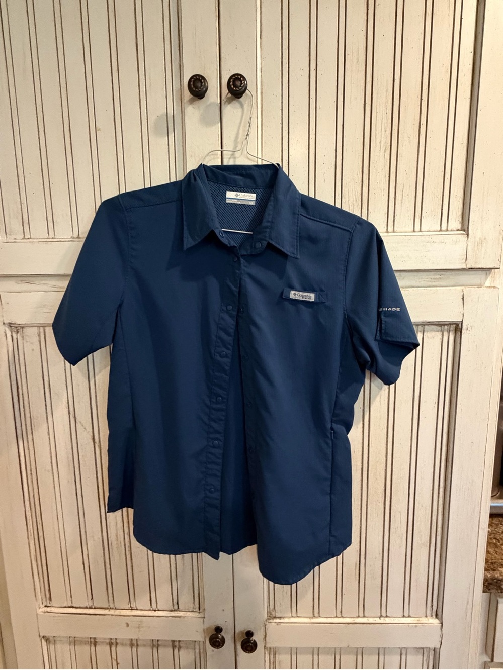 Columbia Women’sShort-Sleeve Button-Up Shirt in Navy